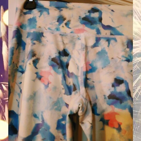 Women'sāWorkoutāCapriĀ Bottoms,āEUC,āSizeāSmall/Medium - Picture 5 of 6